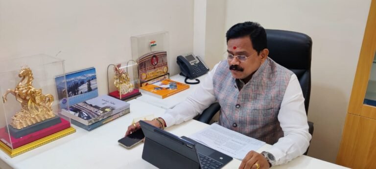 मिरारोड व भाईंदर रेल्वे स्थानकात लांब पल्ल्याच्या गाड्या थांबविण्याची खासदार राजन विचारे यांची व्हीडिओ कॉन्फरन्सद्वारे मागणी