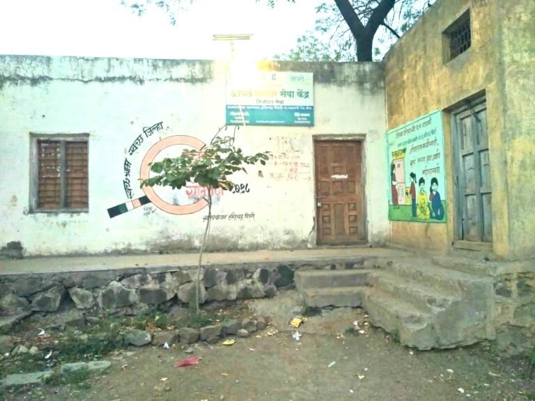 कामातील अनियमितता सरपंचाला भोवली अप्पर विभागीय आयुक्तांकडून सरपंचावर अपात्रतेची कारवाई कामातील अनियमितता सरपंचाला भोवली अप्पर विभागीय आयुक्तांकडून सरपंचावर अपात्रतेची कारवाई