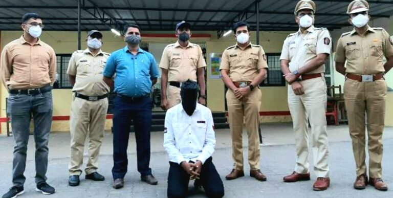 इंटेलिजन्स ब्युरोमध्ये नेमणुकीस असल्याचे सांगणाऱ्या तोतया पोलिसाला अटक इंटेलिजन्स ब्युरोमध्ये नेमणुकीस असल्याचे सांगणाऱ्या तोतया पोलिसाला अटक