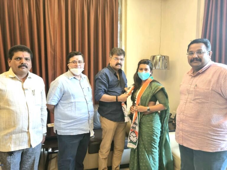 मनसेच्या महिलाध्यक्षा अनु पाटीलसह अनेक कार्यकत्यांचा राष्ट्रवादी काँग्रेस पक्षात प्रवेश मनसेच्या महिलाध्यक्षा अनु पाटीलसह अनेक कार्यकत्यांचा राष्ट्रवादी काँग्रेस पक्षात प्रवेश