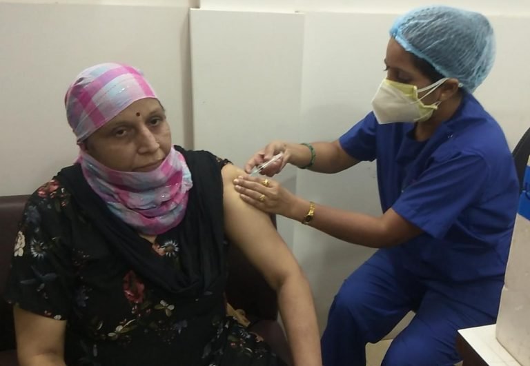 दिवसभरात जवळपास ११ लाख नागरिकांचे लसीकरण करत लसीकरणात महाराष्ट्र राज्याचा नवा विक्रम !
