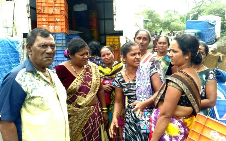 क्रॉफर्ड मार्केट येथील मासळी बाजार ऐरोली येथे हळविल्याने उत्तनच्या मच्छीमारांचे होत आहे प्रचंड नुकसान! क्रॉफर्ड मार्केट येथील मासळी बाजार ऐरोली येथे हळविल्याने उत्तनच्या मच्छीमारांचे होत आहे प्रचंड नुकसान!