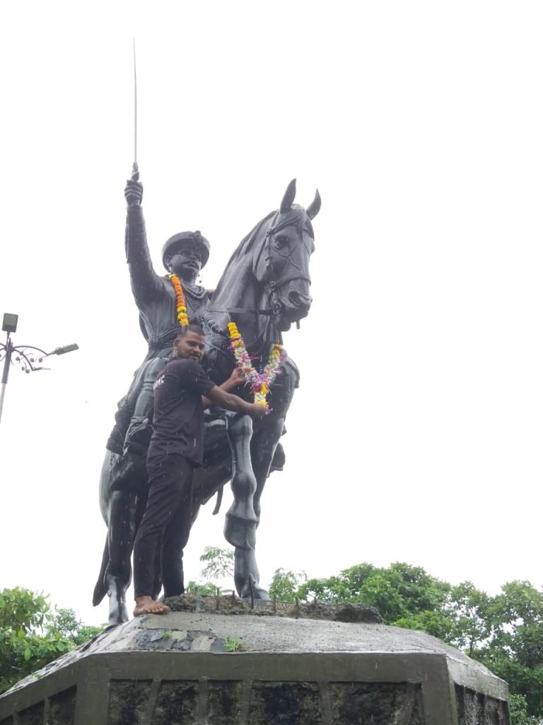तब्बल वीस वर्षांच्या प्रतीक्षेनंतर अखेर शूरवीर चिमाजी आप्पांचा अश्वारुढ पुतळा स्थानापन्न! लवकरच होणार प्रतिष्ठापना! तब्बल वीस वर्षांच्या प्रतीक्षेनंतर अखेर शूरवीर चिमाजी आप्पांचा अश्वारुढ पुतळा स्थानापन्न! लवकरच होणार प्रतिष्ठापना!