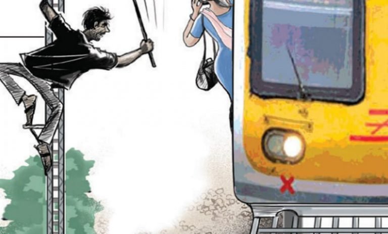 स्टेशनवर हिसका देऊन मोबाईल पाळवणाऱ्या चोराला महिलेनेच पाठलाग करुन पकडले; चोरट्याला कल्याण पोलिसांनी केली अटक..