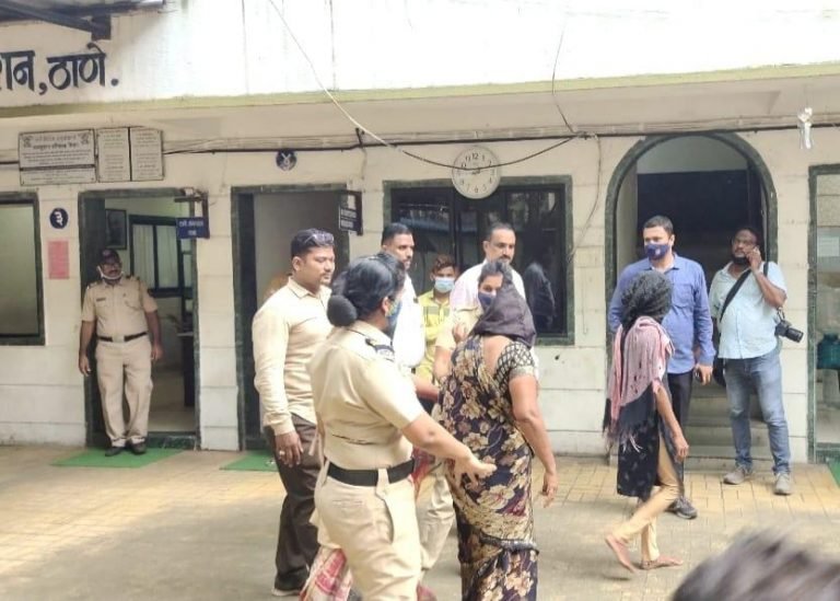 अंधाराचा फायदा घेऊन घरफोडी करणाऱ्या महिला व त्यांच्या साथीदाराला नौपाडा पोलिसांनी ठोकल्या बेड्या..
