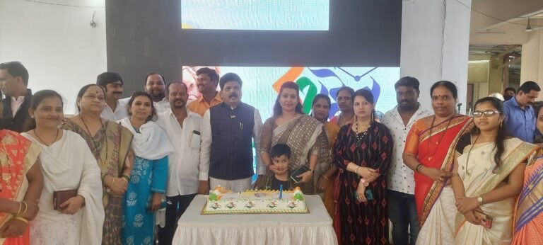 मिरा भाईंदर शहरात राष्ट्रवादी काँग्रेसच्या वतीने शरद पवार यांचा वाढदिवस साजरा करण्यात आला. मिरा भाईंदर शहरात राष्ट्रवादी काँग्रेसच्या वतीने शरद पवार यांचा वाढदिवस साजरा करण्यात आला.