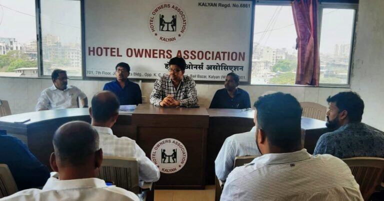 बदलापूर, अंबरनाथ, कल्याण-डोंबिवलीसह आसपासच्या शहरातील विनापरवाना रात्रभर चालणारे अनधिकृत ढाबे त्वरित बंद करा अशी हॉटेल व्यावसायिकांची मागणी.. बदलापूर, अंबरनाथ, कल्याण-डोंबिवलीसह आसपासच्या शहरातील विनापरवाना रात्रभर चालणारे अनधिकृत ढाबे त्वरित बंद करा अशी हॉटेल व्यावसायिकांची मागणी..