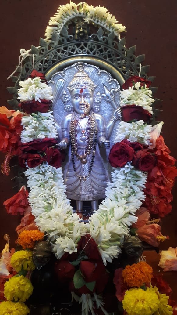 सावंतभोसले कुळाच्या श्री कुलस्वामिनी व्यानमाता भवानी देवीचा त्रैवार्षिक गोंधळ सोहळा दिमाखात साजरा..