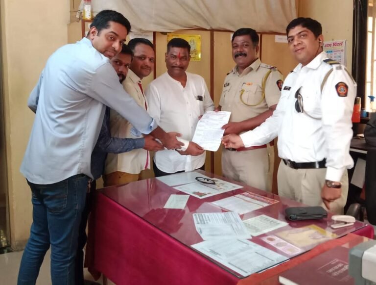 डोंबिवली पश्चिमेतील शहर वाहतूक शाखेची बावन चाळ या ठिकाणी बंद असलेली चौकी पुनश्च सुरू करण्यासाठी माहिती अधिकार महासंघ (ठाणे) यांच्याकडून वरिष्ठांना निवेदन.. डोंबिवली पश्चिमेतील शहर वाहतूक शाखेची बावन चाळ या ठिकाणी बंद असलेली चौकी पुनश्च सुरू करण्यासाठी माहिती अधिकार महासंघ (ठाणे) यांच्याकडून वरिष्ठांना निवेदन..
