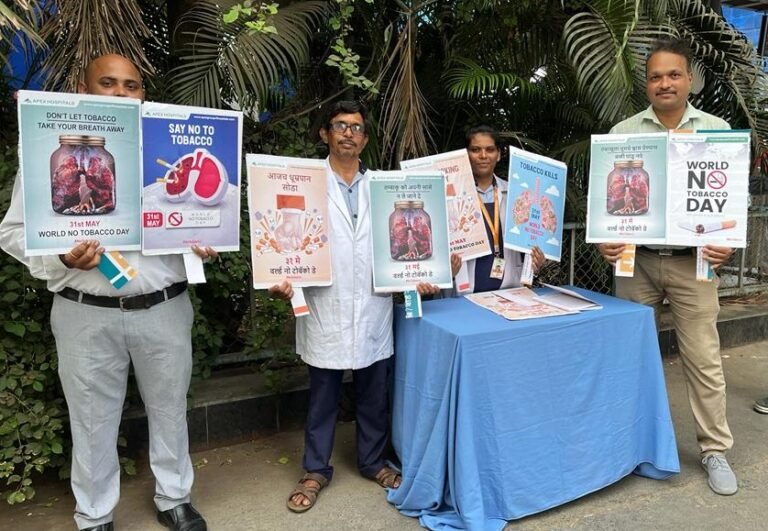 बोरीवली रेल्वेस्थानकात चाळीस मुंबईकरांनी घेतली तंबाखू सोडण्याची शपथ! बोरीवली रेल्वेस्थानकात चाळीस मुंबईकरांनी घेतली तंबाखू सोडण्याची शपथ!