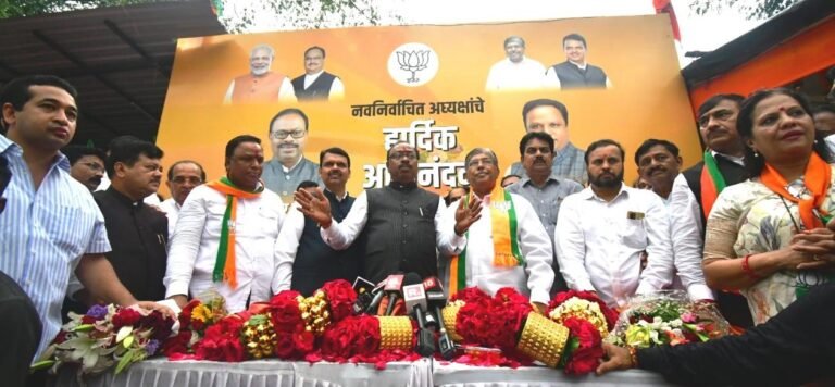 भाजपाचे नवनियुक्त प्रदेशाध्यक्ष मा. चंद्रशेखर बावनकुळे यांचे प्रदेश कार्यालयात जल्लोषात स्वागत; मुंबई भाजपा अध्यक्ष मा. आशिष शेलार यांचा सत्कार.. भाजपाचे नवनियुक्त प्रदेशाध्यक्ष मा. चंद्रशेखर बावनकुळे यांचे प्रदेश कार्यालयात जल्लोषात स्वागत; मुंबई भाजपा अध्यक्ष मा. आशिष शेलार यांचा सत्कार..