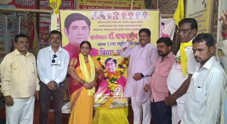 मातंग समाजाचे नेते स्व. बाबासाहेब गोपले यांच्या स्मारकासाठी प्रयत्न करणार!- सुरेशचंद्र राजहंस मातंग समाजाचे नेते स्व. बाबासाहेब गोपले यांच्या स्मारकासाठी प्रयत्न करणार!- सुरेशचंद्र राजहंस