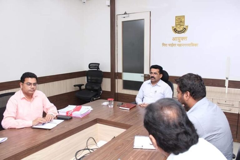 शहराच्या रस्त्यांवरील खड्डे तातडीने बुजवा! सार्वजनिक बांधकाम विभागाच्या आढावा बैठकीत आयुक्तांचे आदेश!