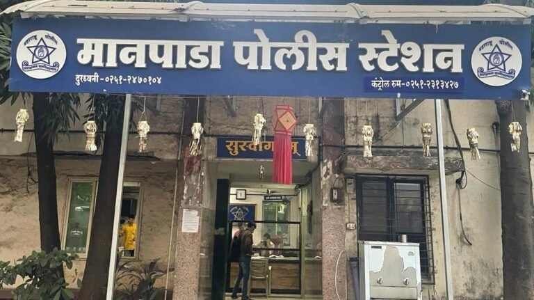 वरिष्ठ अधिकाऱ्यांच्या नावाने लाच मागितली म्हणून मानपाडा पोलीस ठाण्यातील पोलीस नाईक वर लाचखोरीचा गुन्हा दाखल.. वरिष्ठ अधिकाऱ्यांच्या नावाने लाच मागितली म्हणून मानपाडा पोलीस ठाण्यातील पोलीस नाईक वर लाचखोरीचा गुन्हा दाखल..
