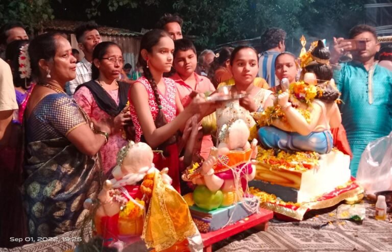 दिड दिवसांच्या गणपती विसर्जनाच्या वेळी पालिका प्रशासनापेक्षा पोलीसांवर ताण तर शिवसेनेकडून व्यवस्थापन व नियोजन.. दिड दिवसांच्या गणपती विसर्जनाच्या वेळी पालिका प्रशासनापेक्षा पोलीसांवर ताण तर शिवसेनेकडून व्यवस्थापन व नियोजन..