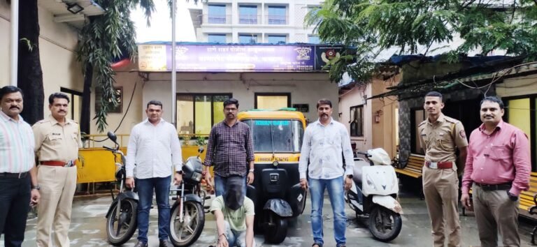 ३ मोटरसायकल व १ रिक्षा चोरणाऱ्या चोरट्याला शिताफीने अटक करत बाजारपेठ पोलीस स्टेशन ची धडाकेबाज कामगिरी.. ३ मोटरसायकल व १ रिक्षा चोरणाऱ्या चोरट्याला शिताफीने अटक करत बाजारपेठ पोलीस स्टेशन ची धडाकेबाज कामगिरी..