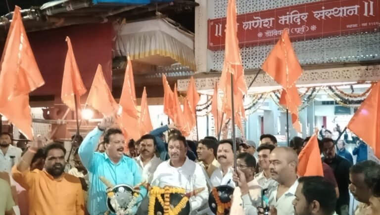 डोंबिवलीच्या श्री गणेश मंदिरात ‘बाळासाहेबांची शिवसेना’ यांच्या ‘ढाल तलवार’ निशाणीची विधीवत पूजन..