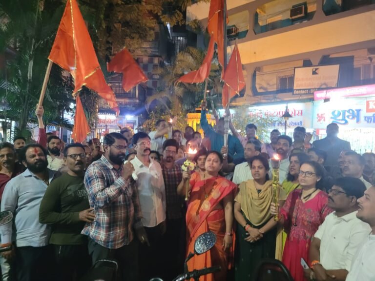 शिवसेना (उद्धव बाळासाहेब ठाकरे) च्या वतीने डोंबिवली मध्यवर्ती कार्यालयात जल्लोष साजरा.. शिवसेना (उद्धव बाळासाहेब ठाकरे) च्या वतीने डोंबिवली मध्यवर्ती कार्यालयात जल्लोष साजरा..