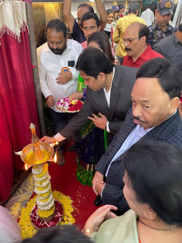 डॉ.सर्वेश शाहू सावंत यांच्या ‘सावंत हॉस्पिटल’ चे उद्घाटन केंद्रीय मंत्री नारायण राणे आणि कॅबिनेट मंत्री रवींद्र चव्हाण यांच्या हस्ते संपन्न.. डॉ.सर्वेश शाहू सावंत यांच्या ‘सावंत हॉस्पिटल’ चे उद्घाटन केंद्रीय मंत्री नारायण राणे आणि कॅबिनेट मंत्री रवींद्र चव्हाण यांच्या हस्ते संपन्न..
