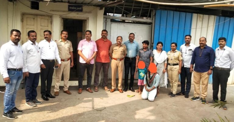 अपहरण झालेल्या पाच वर्षांच्या मुलाला कुर्ला रेल्वे पोलीसांनी बारा तासांत शोधून काढले.. अपहरण झालेल्या पाच वर्षांच्या मुलाला कुर्ला रेल्वे पोलीसांनी बारा तासांत शोधून काढले..