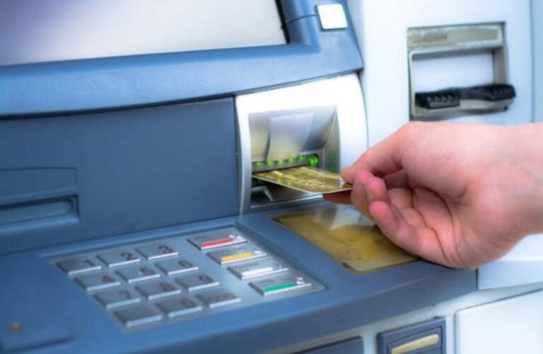या सरकारी बँकेने ATM मधून पैसे काढण्यासाठी नियमात केला मोठा बदल.. या सरकारी बँकेने ATM मधून पैसे काढण्यासाठी नियमात केला मोठा बदल..