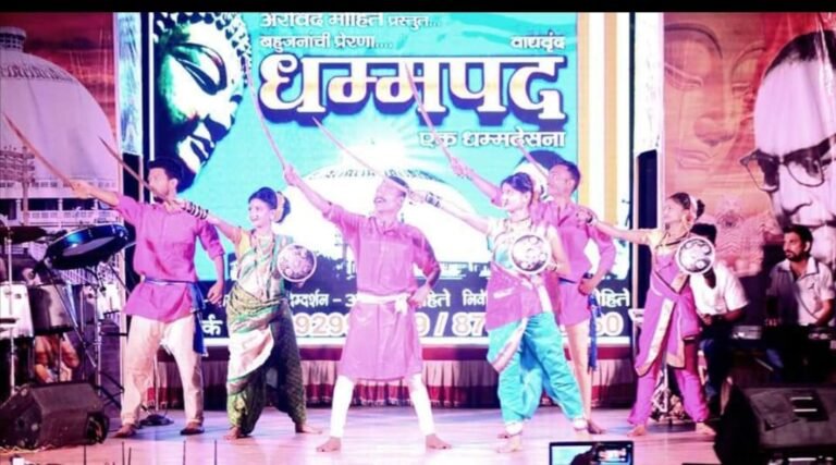 अर्चना मोहिते या डॉ.बाबासाहेब आंबेडकरांच्या प्रबोधनात्मक वाद्यवृंदाचं निवेदन करणारी पहिली महिला निवेदिका..