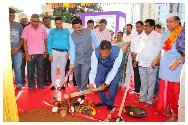 आमदार प्रताप सरनाईक व आयुक्त दिलीप ढोले यांच्या हस्ते चार स्विमिंग पुलांच्या कामाचे झाले भूमिपूजन! आमदार प्रताप सरनाईक व आयुक्त दिलीप ढोले यांच्या हस्ते चार स्विमिंग पुलांच्या कामाचे झाले भूमिपूजन!