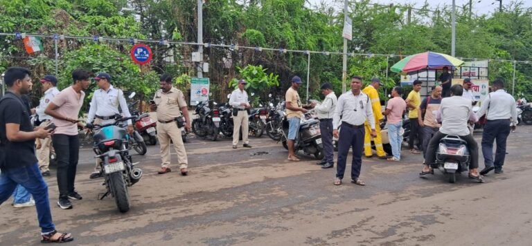 डोंबिवली शाखेची वाहतूकीचे नियम मोडणाऱ्या वाहन चालकांवर कारवाई..