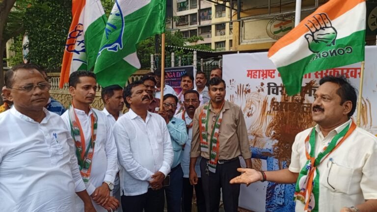 महायुती सरकारच्या विरोधात मिरा-भाईंदर शहरात काँग्रेसने केले  “चिखल फेक” आंदोलन!